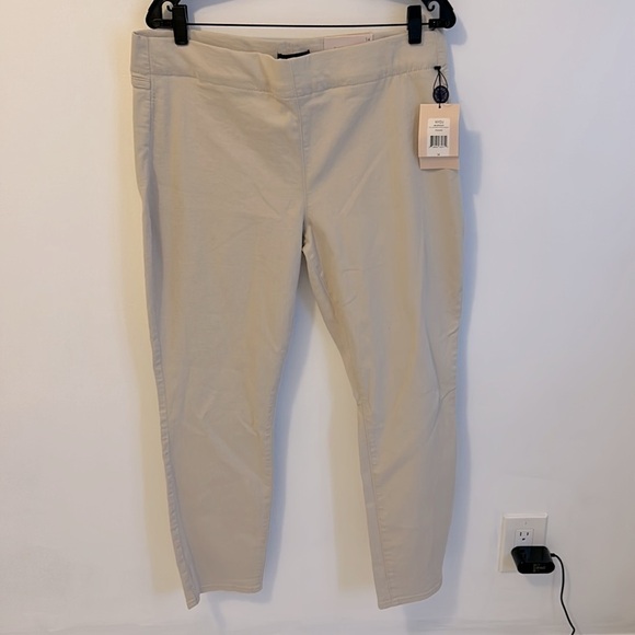 NYDJ Pull On Skinny Ankle Jeans in Feather - Picture 2 of 9